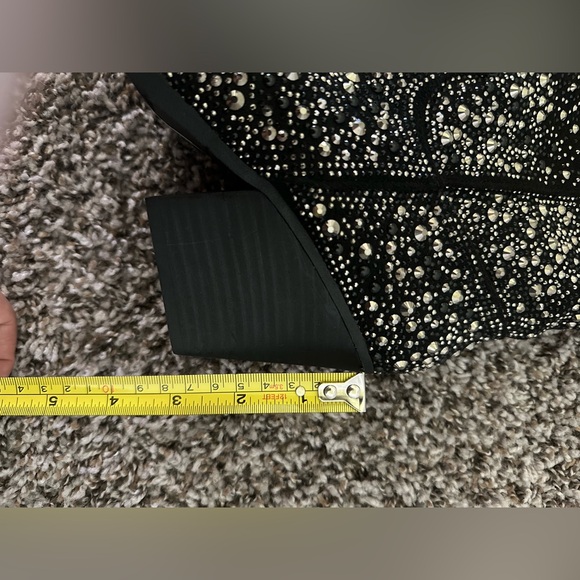 NWT NEVER WORN - bedazzled boots from buckle - Picture 10 of 10